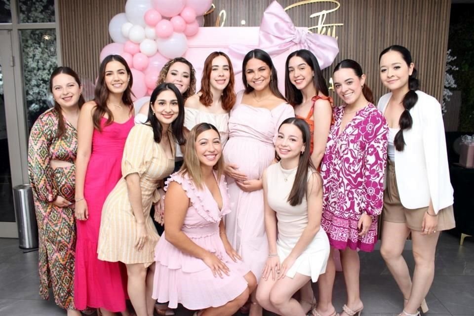Porque muy pronto se convertirá en mamá, Karly Yovanna Flores de Jordan asistió a un baby shower en su honor, el 20 de abril.