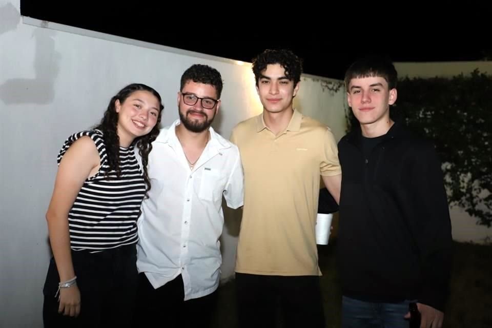 Alexa Tobías, Román Daza, Samuel Verástegui y Martín Elizondo