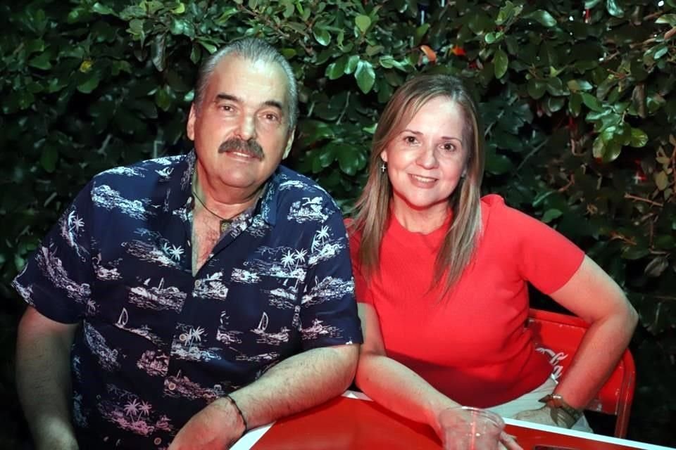 José Santos Martínez y Lorena Guzmán