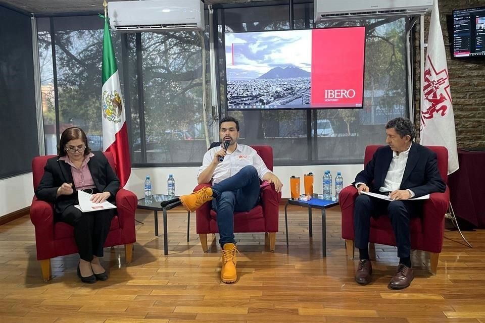 Jorge Álvarez Máynez se reunió con 30 miembros de la Universidad Iberoamericana de Monterrey.