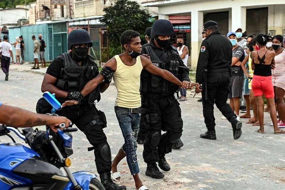 Las protestas iniciaron de modo espontáneo el domingo pasado. Hay decenas de detenciones.