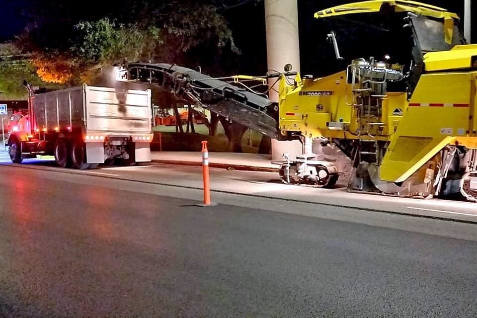 El recarpeteo se realiza de domingo a jueves, de las 22:00 a las 5:30 horas del día siguiente.