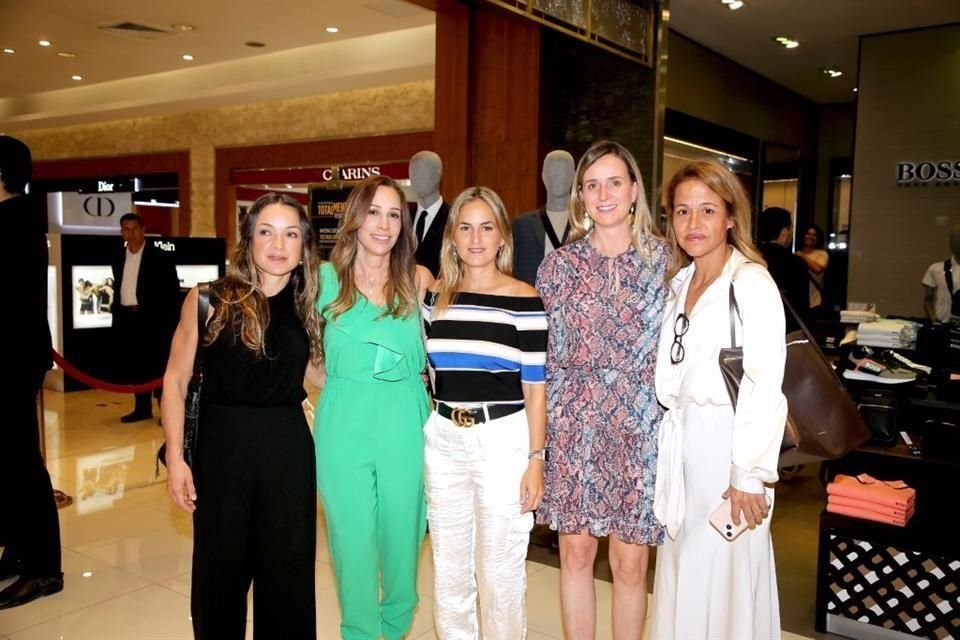 Karla Solar, Nancy Garza, Carolina González, Alejandra Lara y Andy Calles