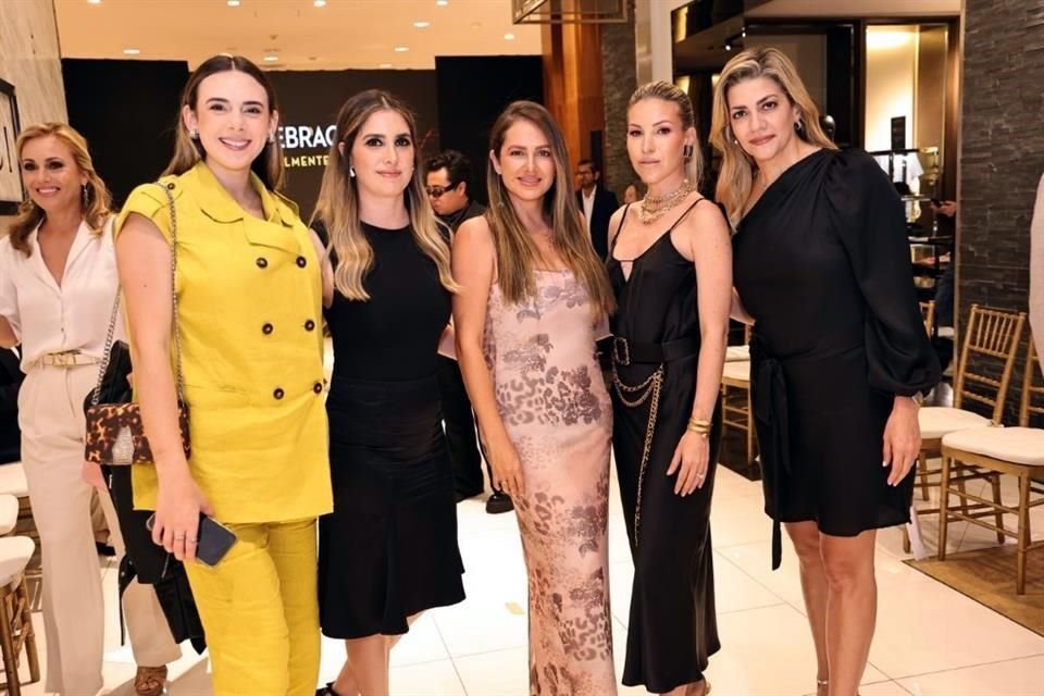 Pamela Verdirame, Momis Alanís, Ale Ramírez, Andy Benavides y Laura Garza