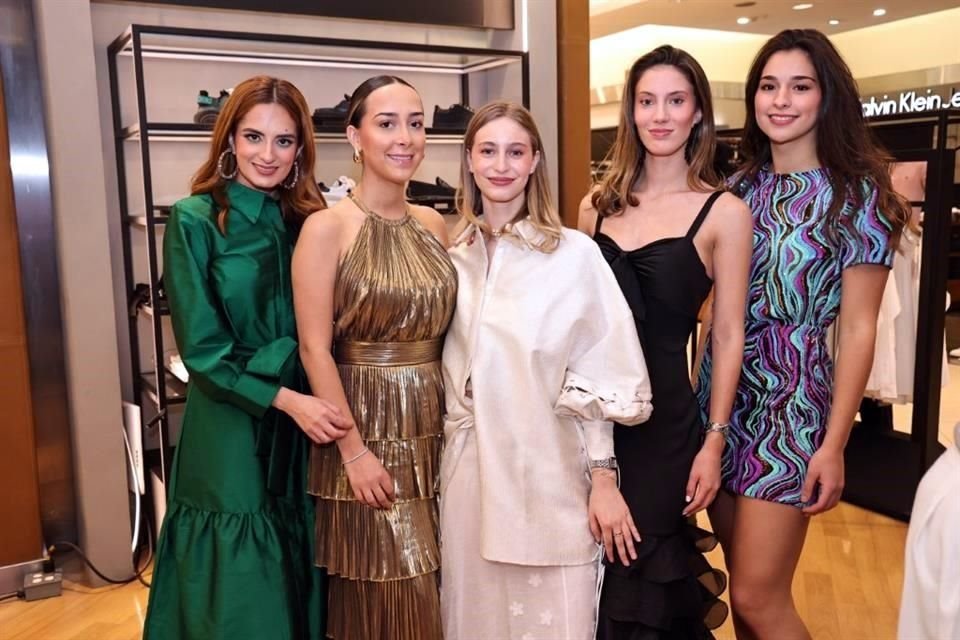 Eugenia Marcos, Valeria Elizondo, Cata Santos, María Páez y Raquel Valdez