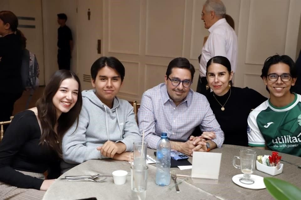 Annelisa Aldrete, Pablo Aldrete, Alejandro Aldrete, Elisa Maldonado y Eugenio Aldrete