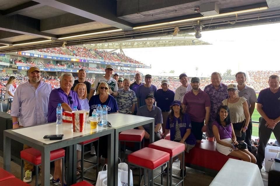 Los Rockies no dejaron de apoyar a su equipo.