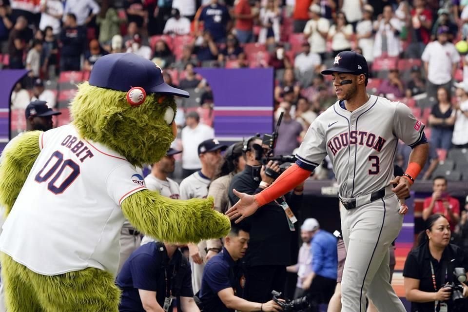 Astros se llevaron el primer partido.