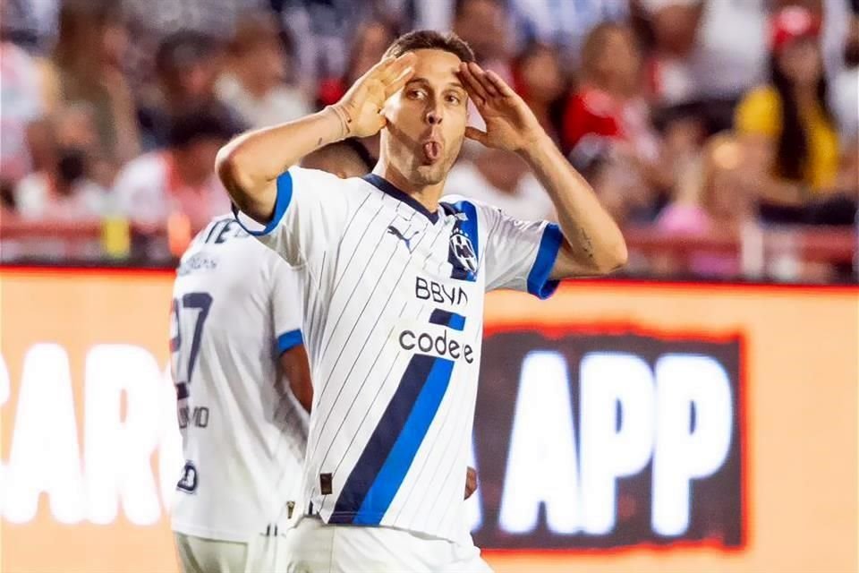 Sergio Canales clavó un doblete en el partido.