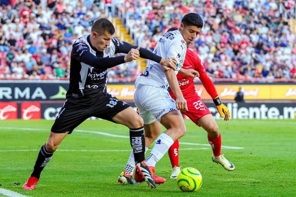 Fue poco lo mostrado por ambos equipos en la primera parte.