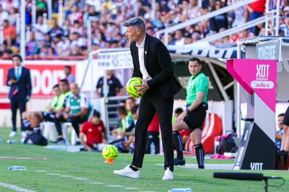 Fernando Ortiz se enfoca solamente en remontarle a Columbus, por lo que evitó hablar del Clásico Regio.