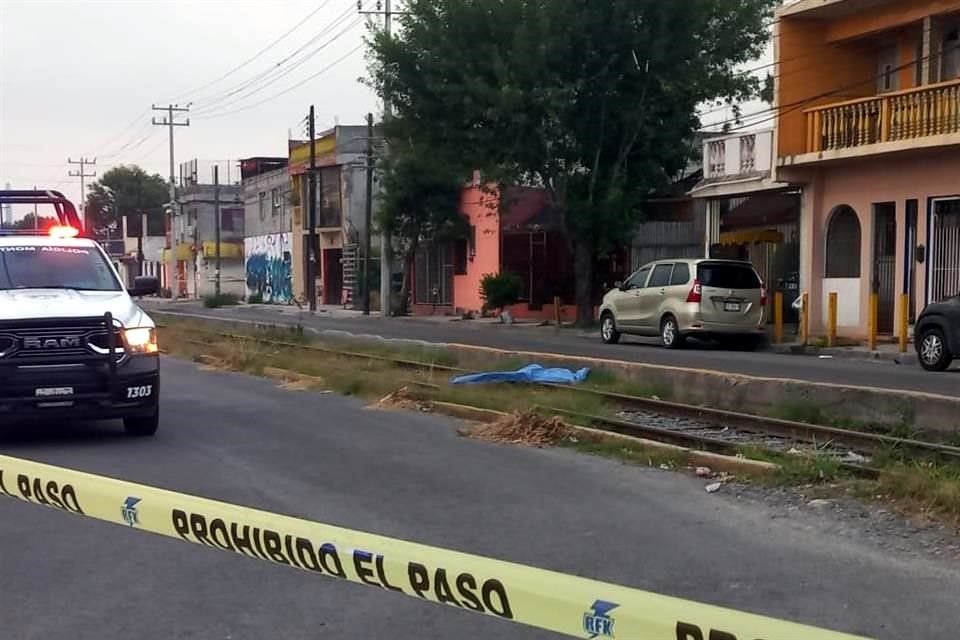 El cuerpo fue hallado sobre las vías en desuso en el cruce de la Avenida Luis Mora, casi esquina con Ruiz Cortines.