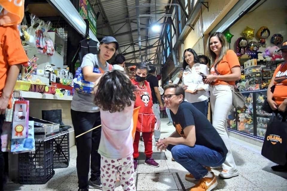 El candidato de Movimiento Ciudadano, Salomón Chertorivski, visió el Mercado de Escandón.