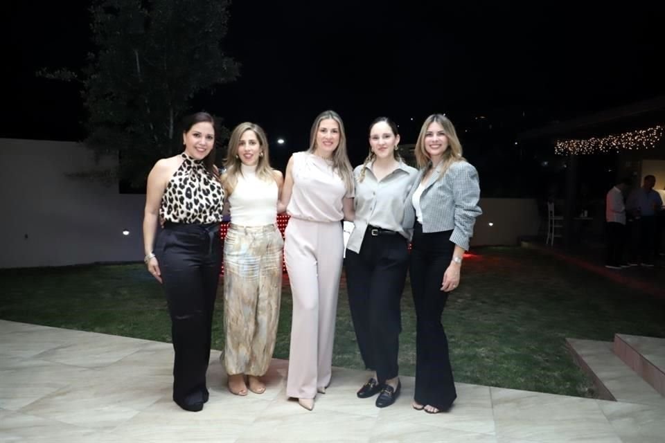 Claudia de Tamez, Eugenia Salazar, Juliana Chapa, Paulina Sáenz y Conny Guerra de Salazar