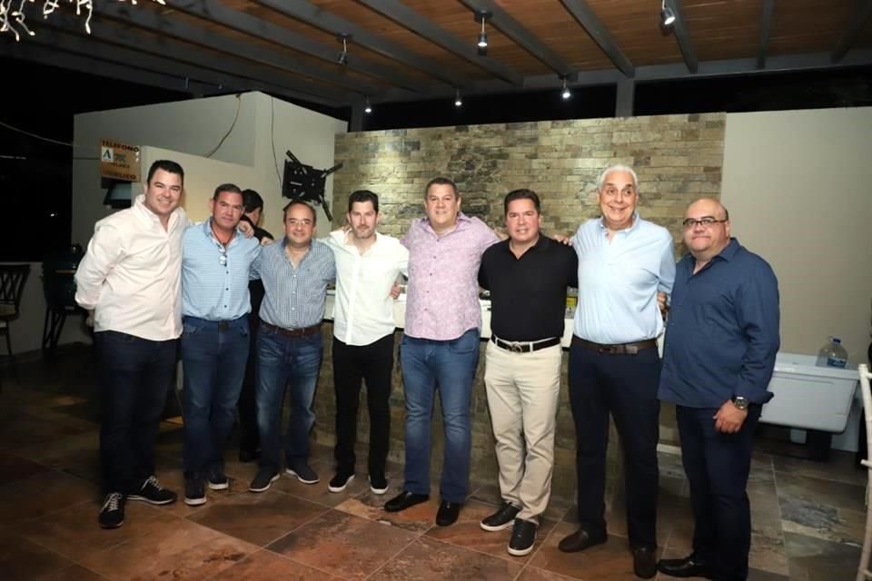 Alejandro Salazar, Mario Villarreal, Salvador Campos, Ricardo Salazar, Eduardo Salazar, Miguel Salazar, Gustavo Chávez y Octavio Martínez
