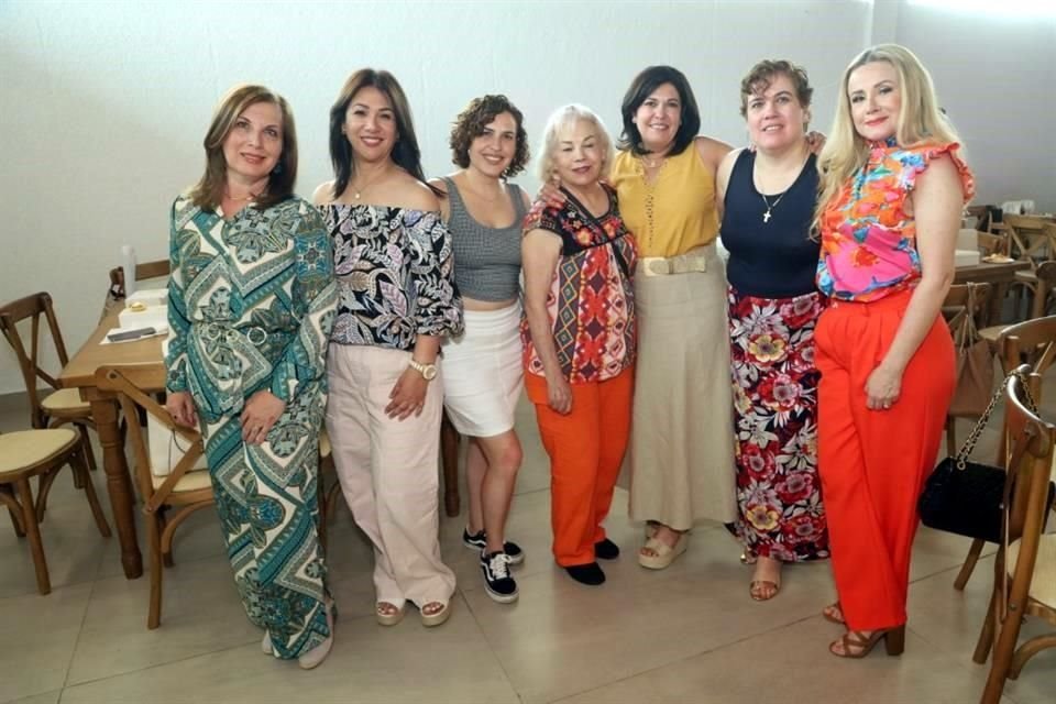Rosy de Garza, Cecilia de Rendón, Julieta Elizondo, Blanca de Rendón, Mayela Elizondo, Verónica Elizondo y Virginia de Rendón