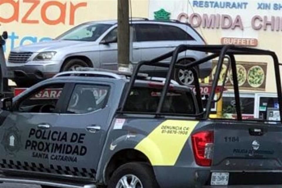 Un vocero del municipio aseguró que se retiró a camioneta de la vecina por conducirlo de manera irresponsable y no contar con licencia vigente.