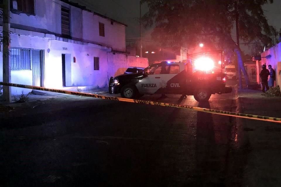 El doble homicidio fue registrado en una vivienda ubicada muy cerca del cruce de las calles Batallones Rojos y Lucha de Clases.