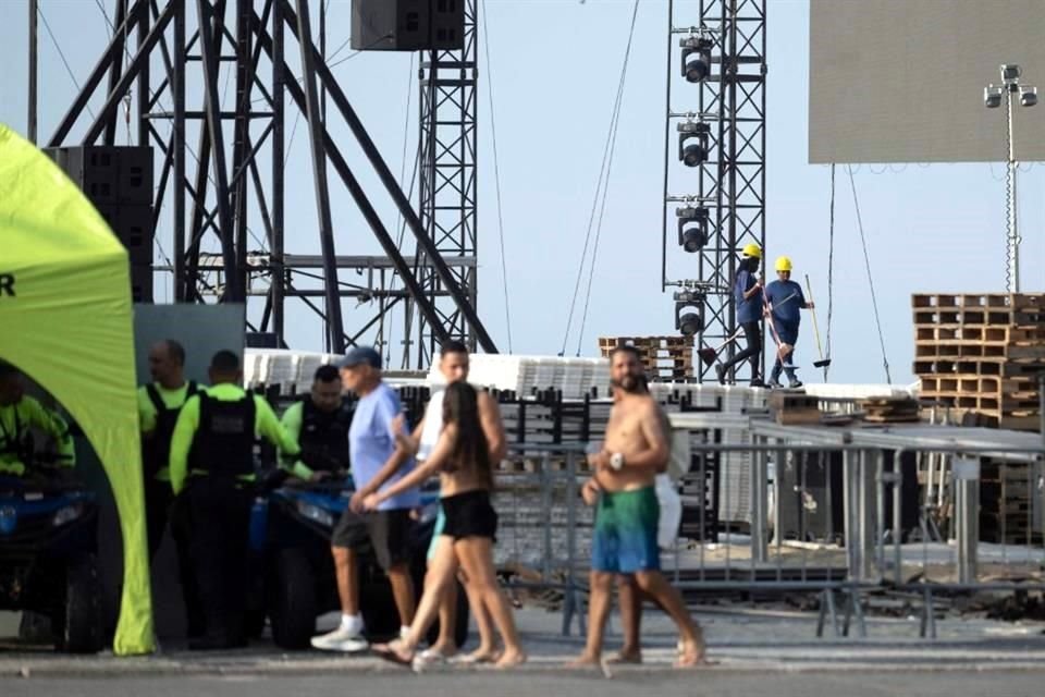 Los organizadores prevén reunir en 'la pista de baile más grande del mundo' a hasta 1.5 millones de espectadores, cifra que solo alcanzaron en la misma playa los Rolling Stones, en 2006.