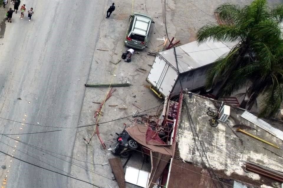 De acuerdo con las imágenes que captó una cámara de seguridad y con la versión de la candidata, la mujer fallecida cruzó la carretera sin precaución.