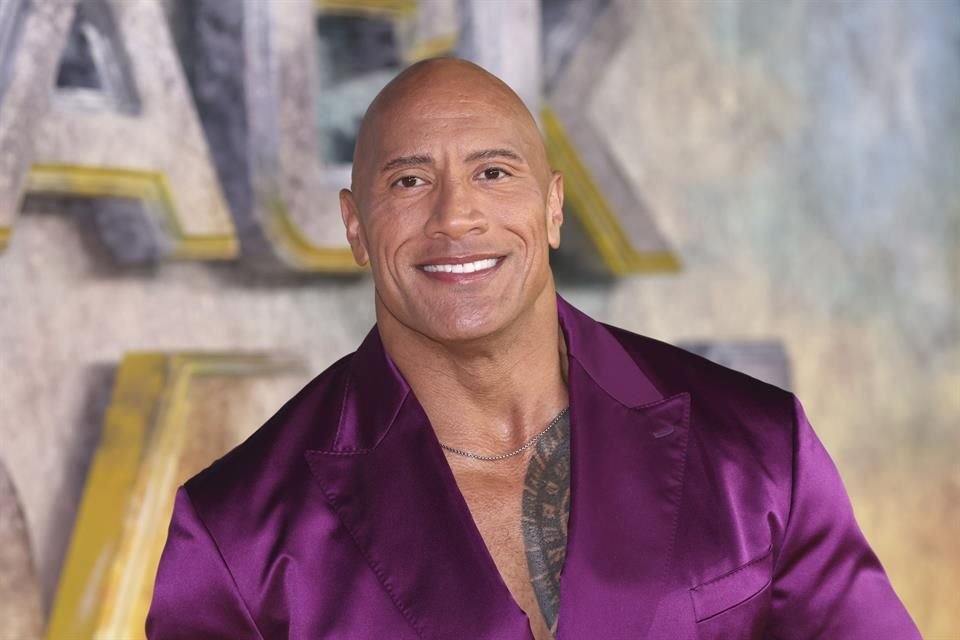 El actor Dwayne Johnson, mejor conocido como 'La Roca', fue tachado de poco profesional en el set de la cinta 'Red One'.