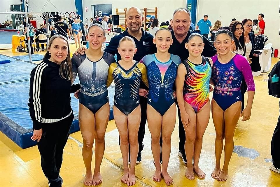 Mariel García (al centro) y Mariangela Flores (derecha), seleccionadas nacionales de cara al nuevo ciclo olímpico