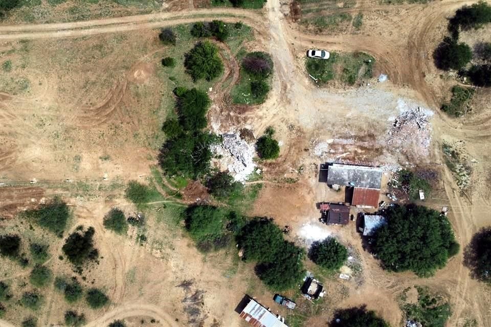 El Gobierno estatal construye una nueva casa para dos adultos mayores, luego de derrumbarles su hogar por obras de la Interserrana.