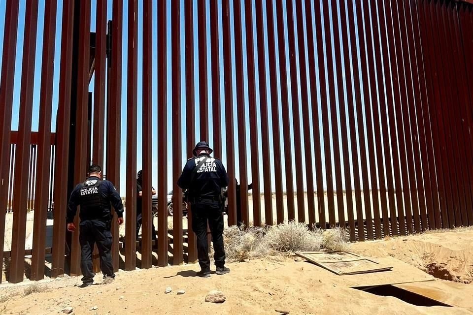En el límite con Arizona había herramientas para la excavación, como palas, barras, cubetas y un marro.