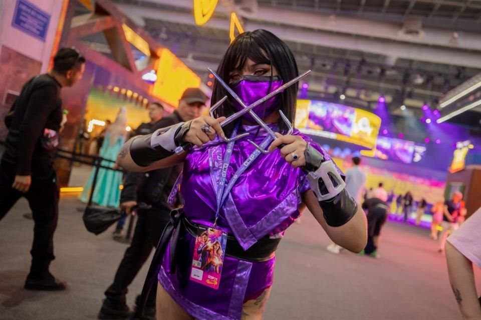 Increíble el vestuario de Mileena de Mortal Kombat.