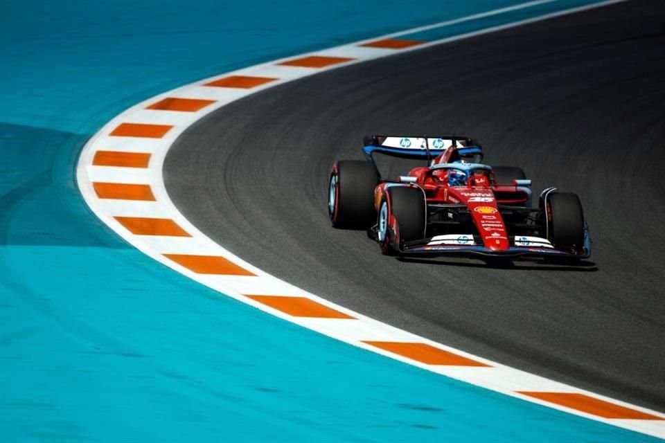 Ferrari también se metió en la conversación con Charles Leclerc y Carlos Sainz Jr. al colocarse en segundo y tercero respectivamente.