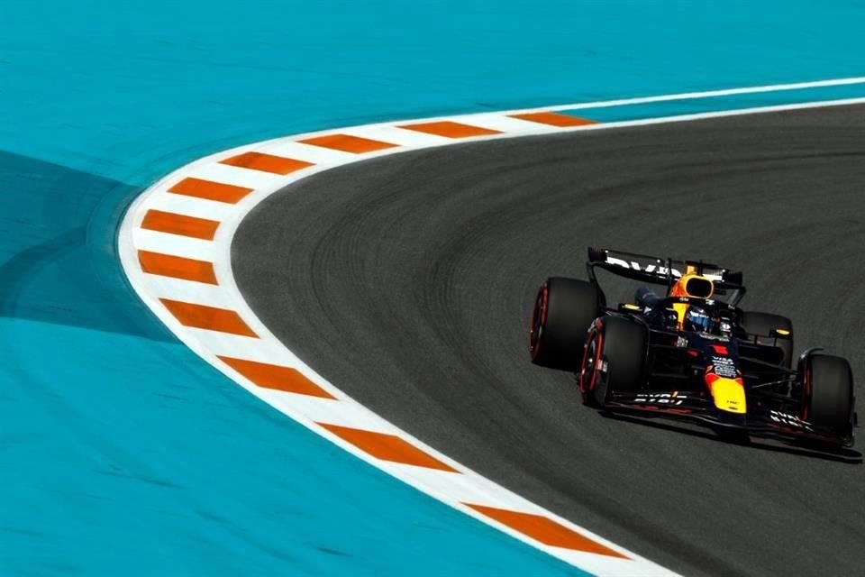 Max Verstappen se perfila para ganar en Miami,