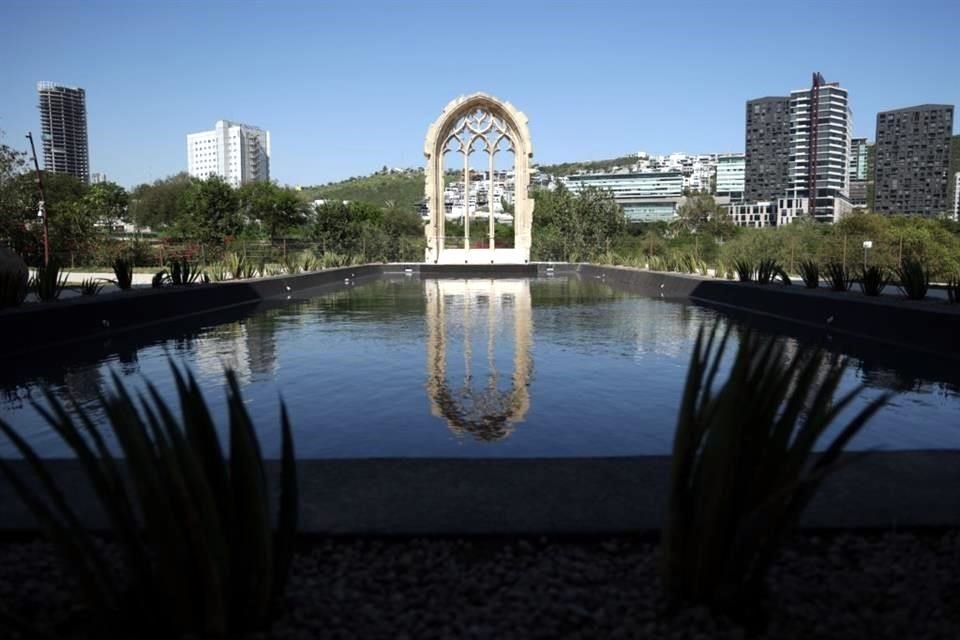 La Milarca está ubicada dentro del Parque Rufino Tamayo, sobre la Avenida Eugenio Garza Lagüera, en Valle Oriente.