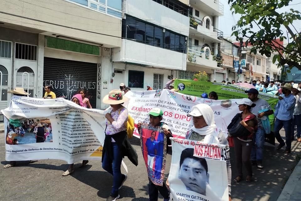 Luego de la marcha, los inconformes realizaron un mitin en el Antimonumento de los 43.