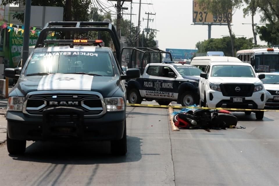 Un motociclista falleció al derrapar de su vehículo y caer al paso de una camioneta de carga