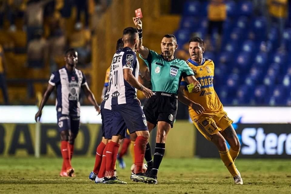 Ortiz ha sido árbitro central en 3 derbis regios y los 3 los han ganado los felinos.
