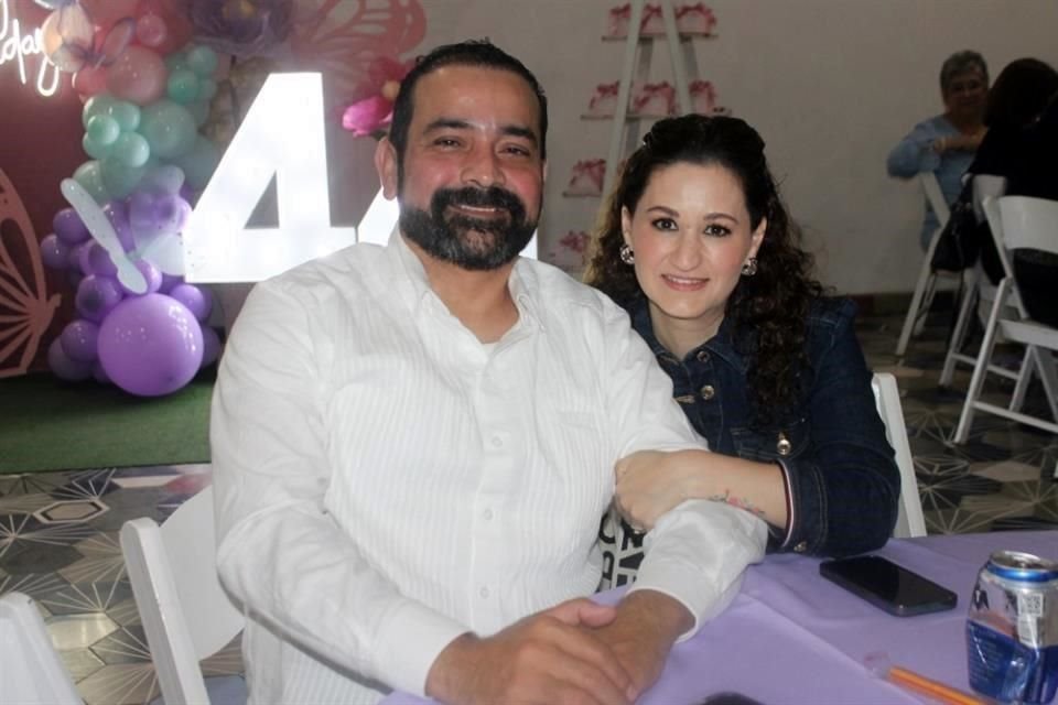 Raúl Mendieta y Claudia Garza