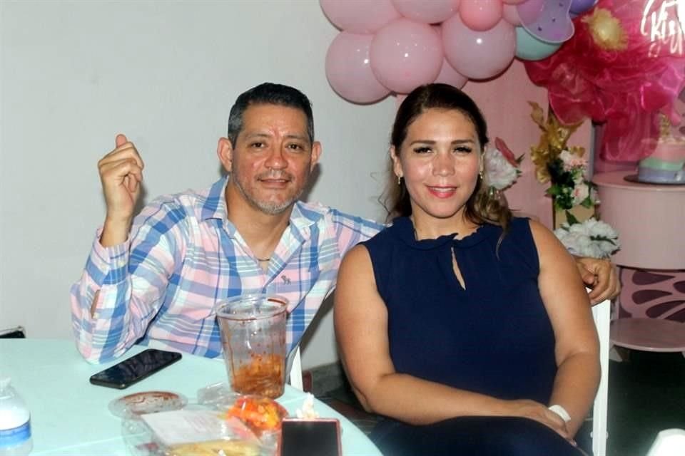 Walter Torres y Gisela Ponce