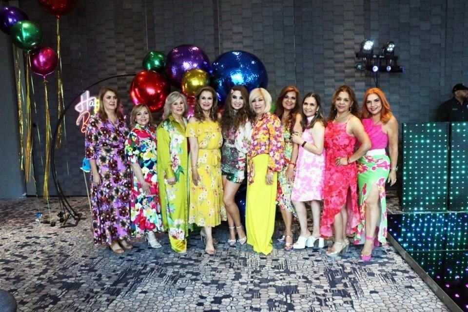 Hilda González, María de Lourdes Caballero, Myrna Cantú, Adriana Cantú, la festejada, Blanca Cantú, Juany Segovia, Cony Briones, Mine Zúñiga y Nancy Castillo