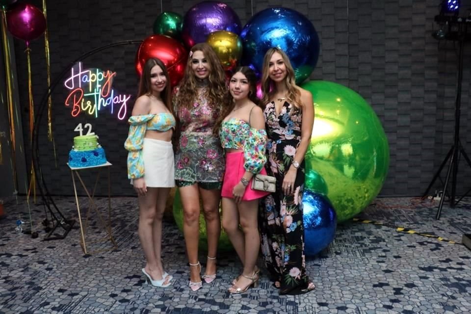 Sofía Moreno, Vanessa Cortez Villarreal, Karina de Moreno e Isabella Moreno