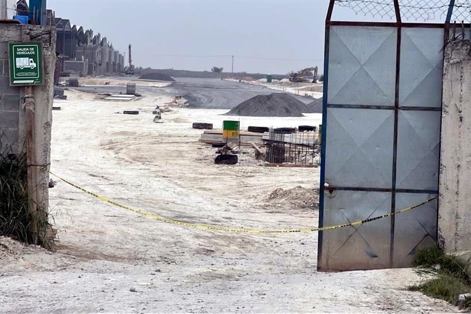 El cuerpo fue hallado en un área en construcción de un parque industrial, que está al sur del Anillo Periférico, al oriente de la Carretera a Laredo.