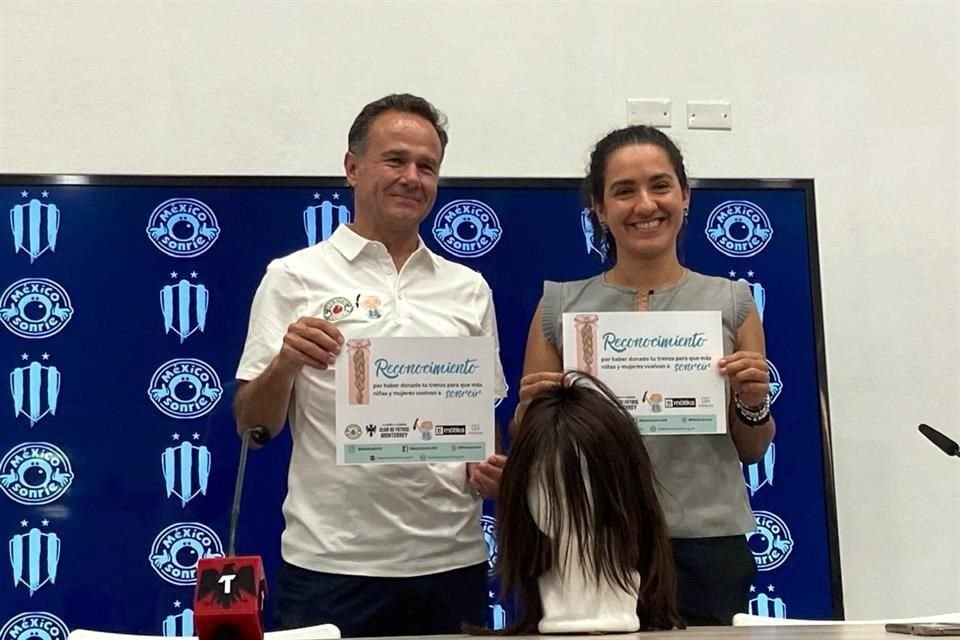 Bernardo de la Garza y Eva Espejo esperan contar con los donativos los días domingo y lunes en instalaciones del club.