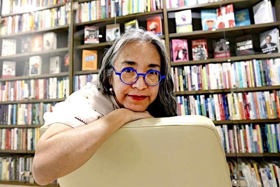 Cristina Rivera Garza, nacida en Matamoros y residente de Houston desde 1989, obtuvo el Premio Pulitzer de la Universidad de Columbia en Nueva York por su libro, 'El invencible verano de Liliana'.