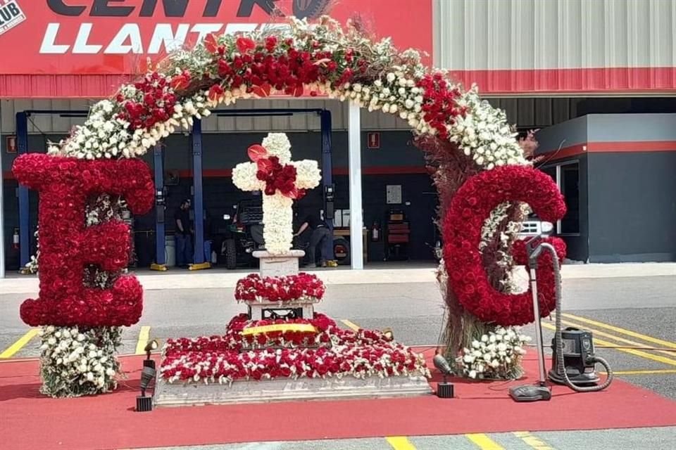 'El Chapo' Guzmán mandó a decorar la tumba de su hijo, Edgar Guzmán López, quién murió a los 22 años y cumple su aniversario número 16.
