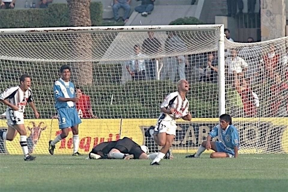 Sergio 'El Alvin' Pérez anotó el gol de la tranquilidad para los Rayados.