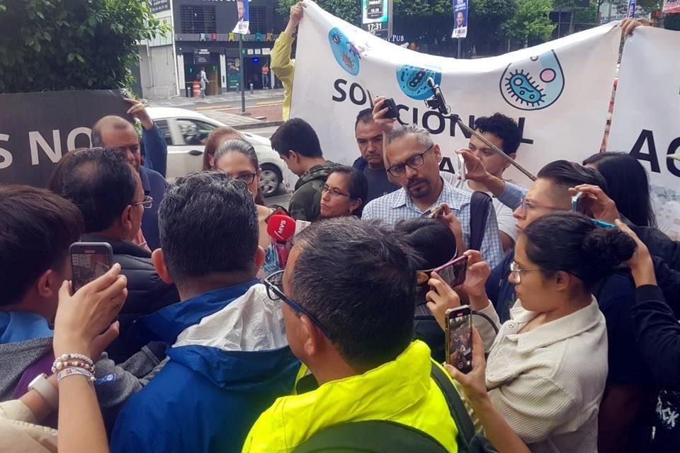 Vecinos de Benito Juárez se reunieron en el cruce de Xola e Insurgentes.