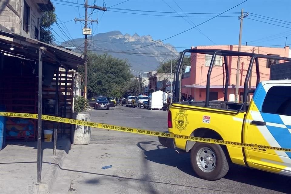 Según trascendió una de las personas fallecidas es una adolescente de 15 años quien viajaba en uno de los vehículos que fueron tiroteados por otro grupo armado.