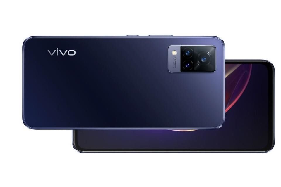 Vivo V21 cuenta con una cámara delantera de 44MP y tres cámaras traseras: la principal es de 64MP, un gran angular de 8MP y una super macro de 2MP.