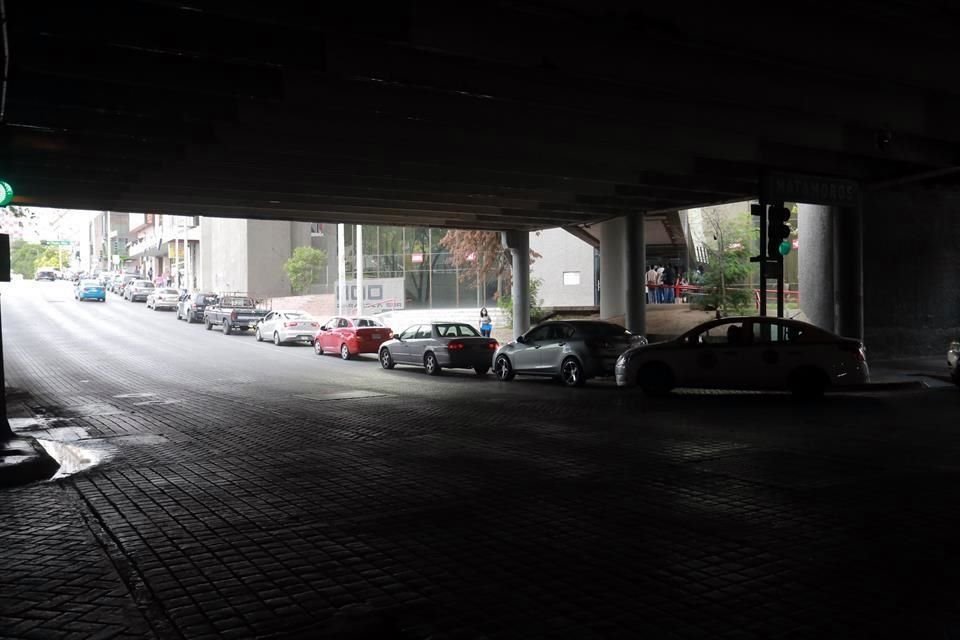 Los módulos drive thru de Zaragoza en Monterrey, Sendero en Escobedo, Miguel Alemán en Apodaca e Israel Cavazos en Guadalupe han incrementado el número de personas que acuden.