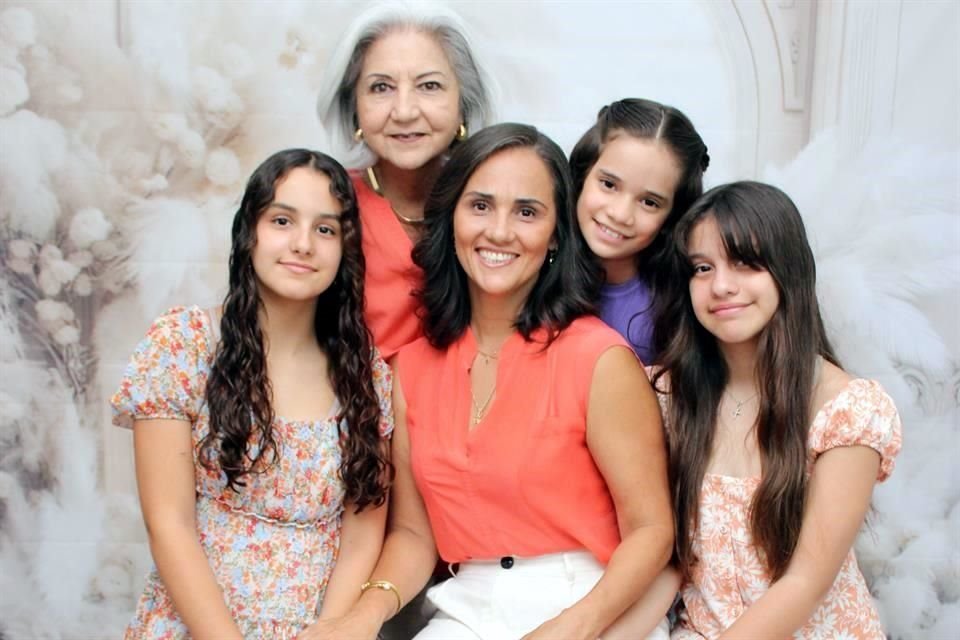 Catalina Cruz, Blanca Lozano, Brenda Reyes, Carola Inés Cruz y Consuelo Cruz