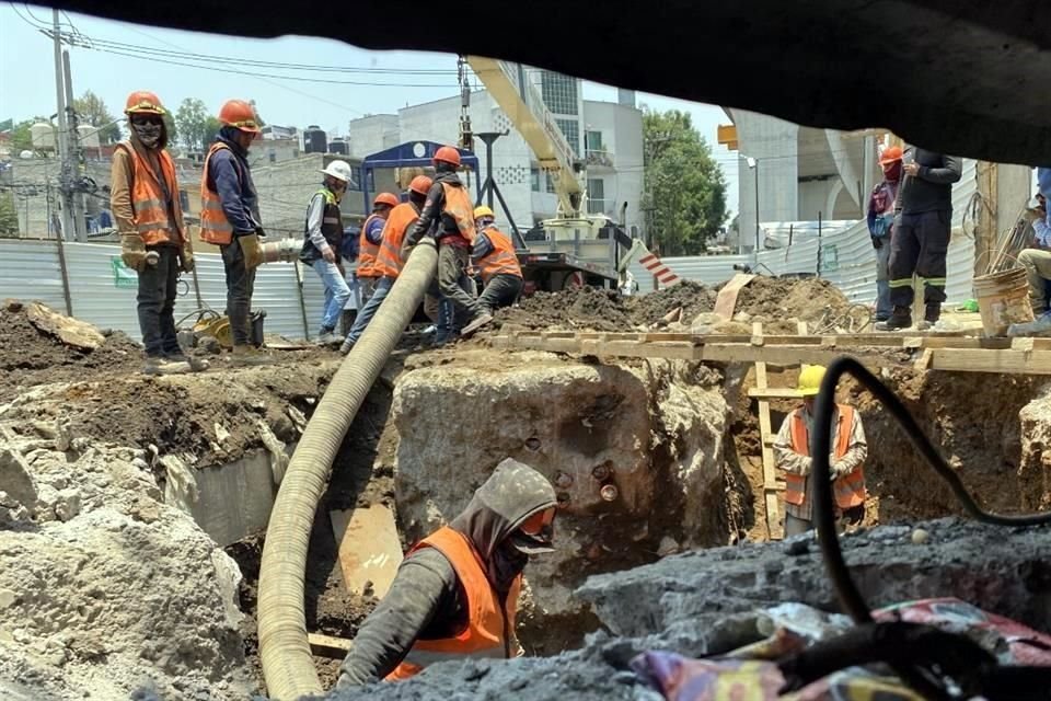 Los trabajos de perforación para la obra del Tren provocaron que una tubería resultara dañada.